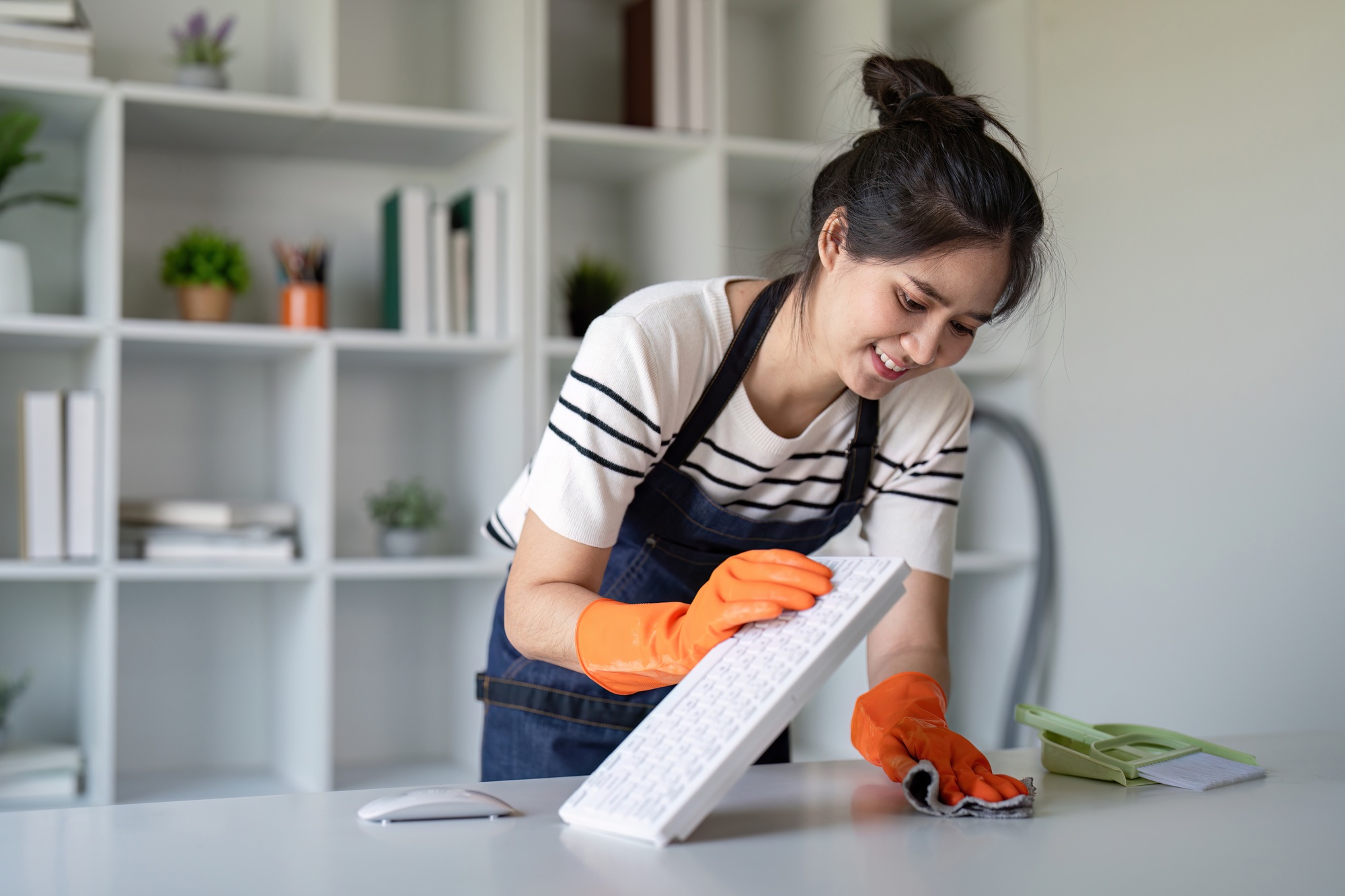 Dedicated Janitor Cleaning Office Equipment with Precision